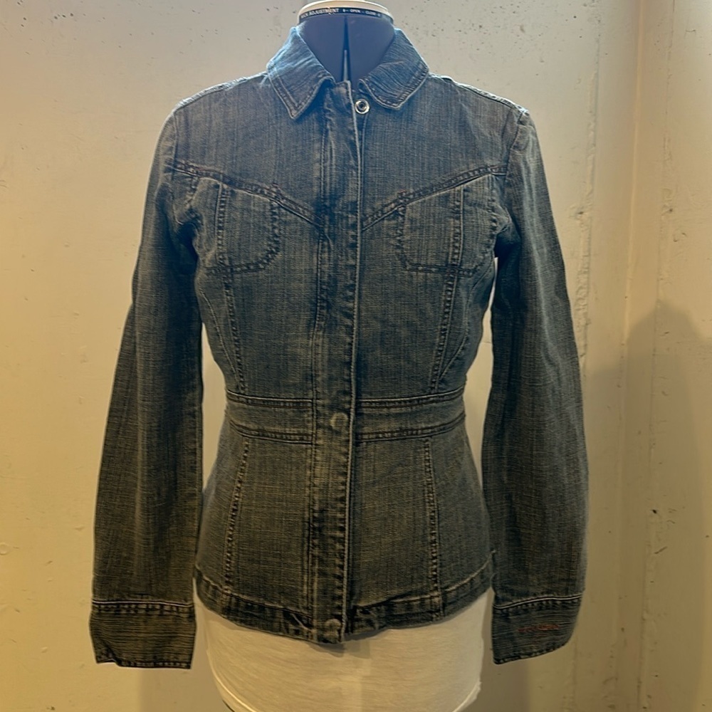 DKNY Jeans denim blue jacket w 2 front pockets zippers & snap button front